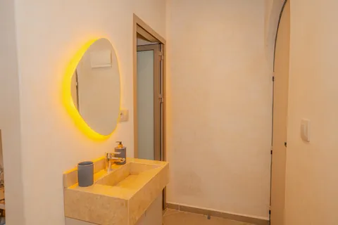 Shared room – private bathroom